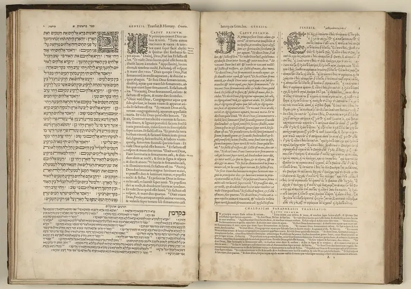 Double page d’une bible polyglotte imprimée au XVIe siècle : le même chapitre de la Genèse court en quatre colonnes parallèles, en hébreu, en latin, en grec et en araméen.